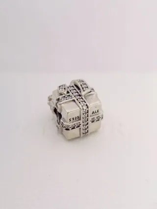Charm Pandora Scatola Regalo con fiocco