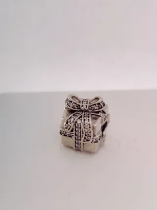 Charm Pandora Scatola Regalo con fiocco