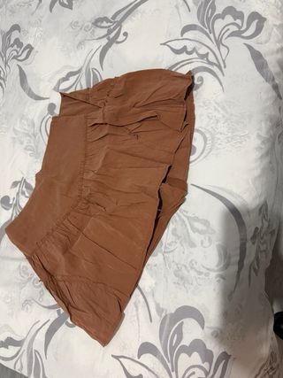 Prenda de vestir marrón