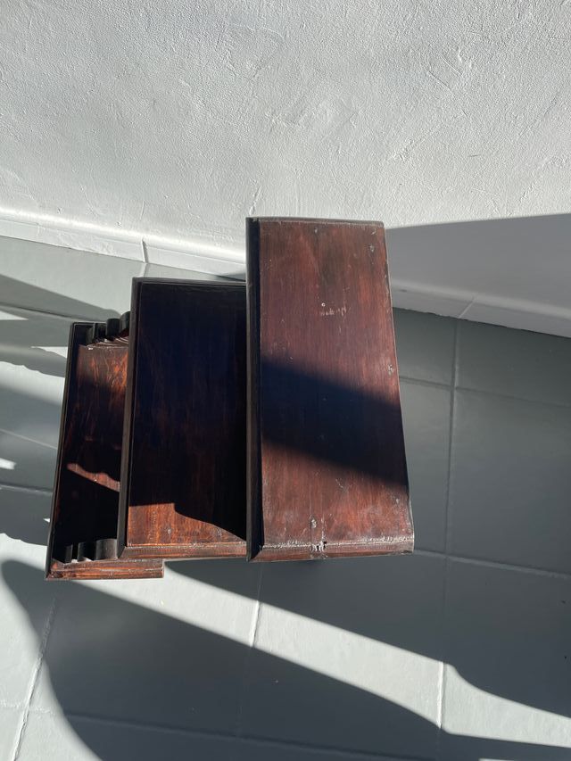 Piccola Scala Antica in Legno Intagliato