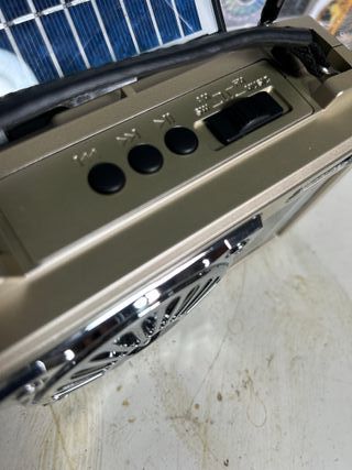 Rádio Portátil Golon RX-664S Solar