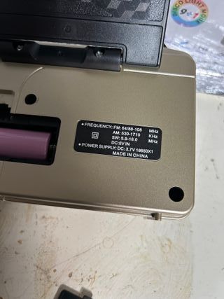 Rádio Portátil Golon RX-664S Solar