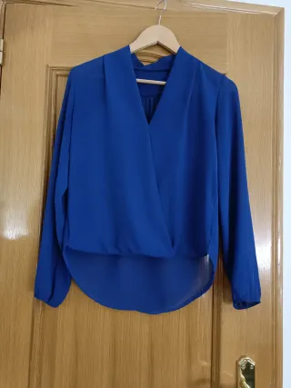 Camisa azul cruzada manga larga