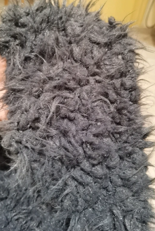 Bufanda cerrada gris peluda