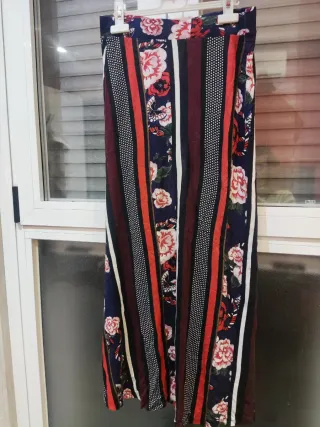 Falda larga estampada asimétrica