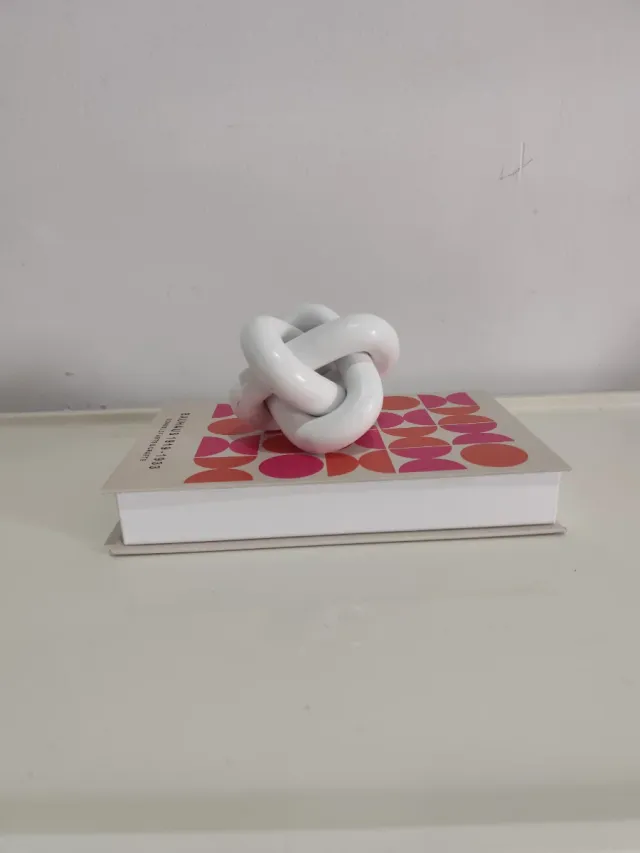 Libro decorativo con almacenaje