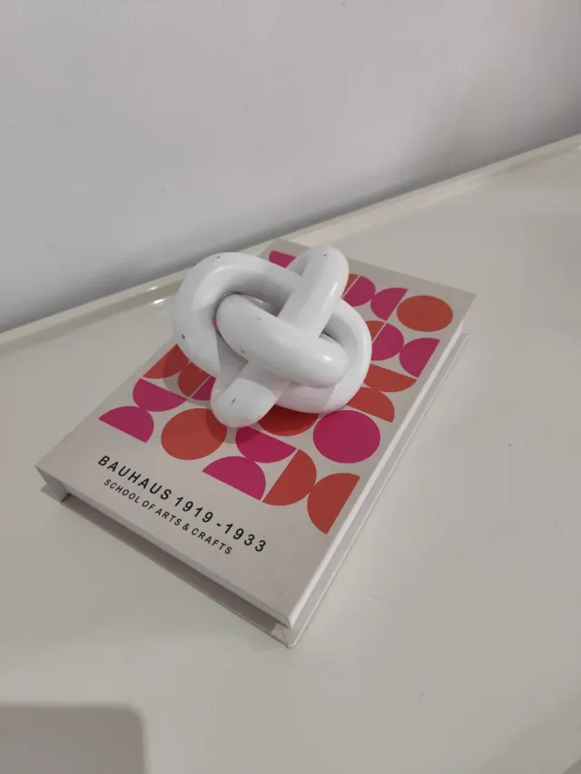 Libro decorativo con almacenaje