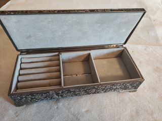 Portagioie in Argento con Finiture Floreali