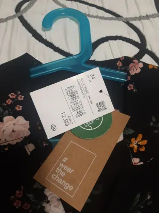 Blusa floral negra y rosa