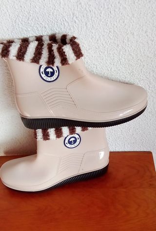Botas de lluvia beige con forro marrón