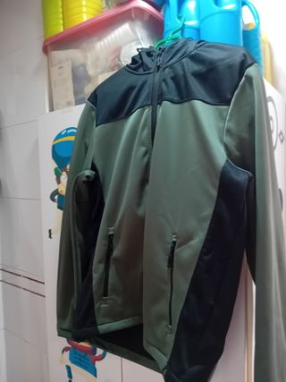 Forro polar negro y verde 5e