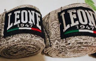 Guantes de boxeo Leone y complementos