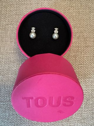 Pendientes Tous de oro blanco, perlas y diamantes.