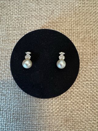 Pendientes Tous de oro blanco, perlas y diamantes.