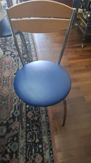 Juego de 4 sillas de cocina.