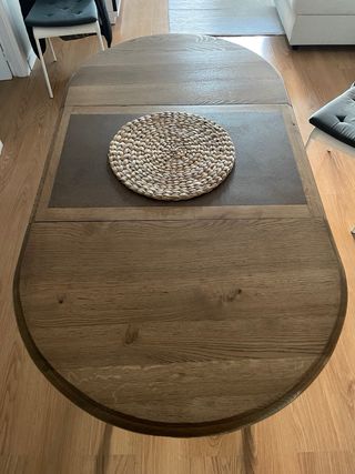 Mesa de comedor de madera