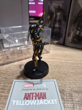Figura Yellow Jacket Marvel Movie Collection