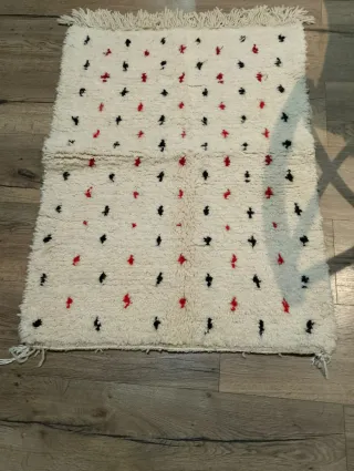 Tappeto artigianale in lana rossa e bianca