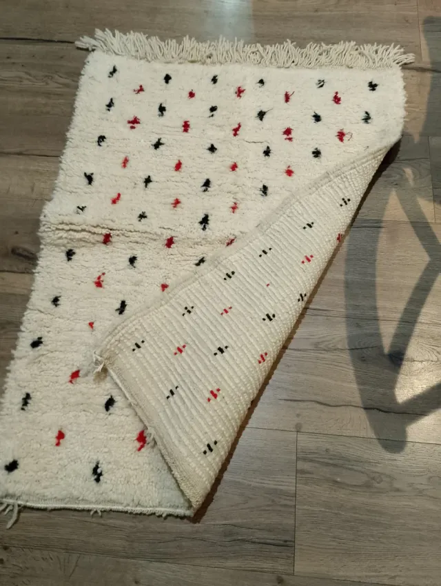 Alfombra artesanal lana roja y blanca