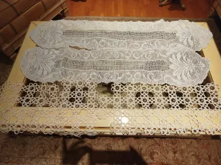 Caminos de mesa de ganchillo hechos a mano