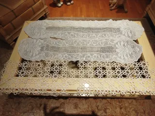 Caminos de mesa de ganchillo hechos a mano