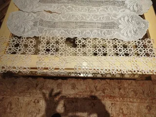 Caminos de mesa de ganchillo hechos a mano