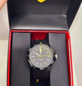 Reloj Ferrari Pista Hombre Negro/Amarillo