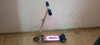 Patinete infantil con luces LED