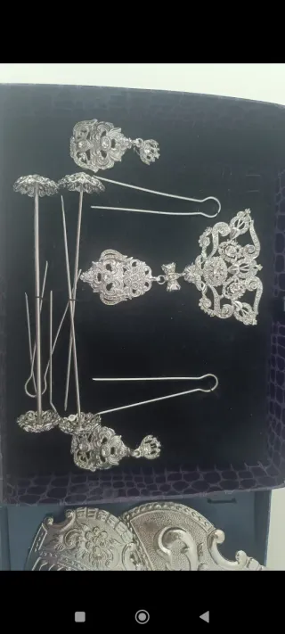 Tela fallera,manteletas,aderezo y peineta