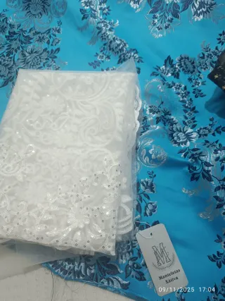 Tela fallera,manteletas,aderezo y peineta