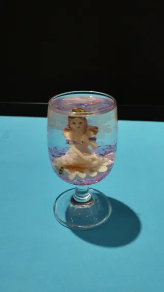 Bicchiere con statuetta angelo