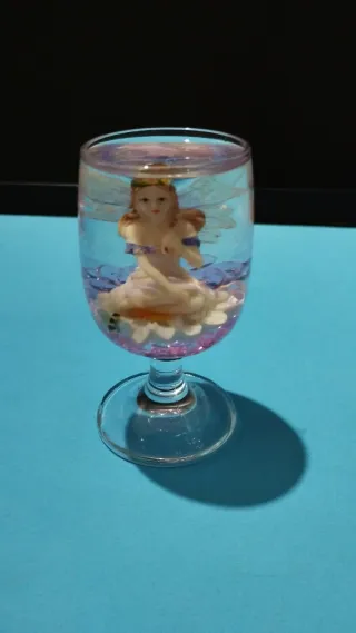 Bicchiere con statuetta angelo