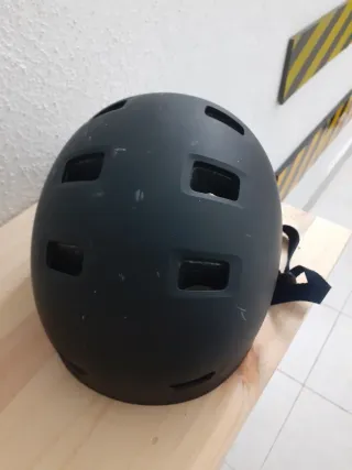 Casco de skate negro