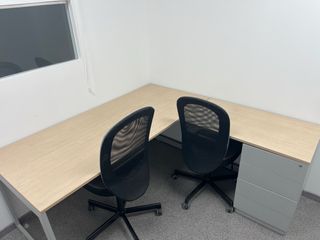 Tavolo ufficio a L con cassettiera