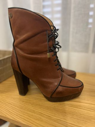 Botines de Adolfo Domínguez