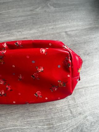 Neceser Cath Kidston Rojo Estampado Flores.