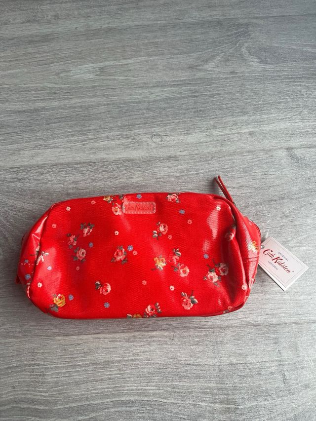 Neceser Cath Kidston Rojo Estampado Flores.