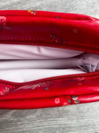Neceser Cath Kidston Rojo Estampado Flores.