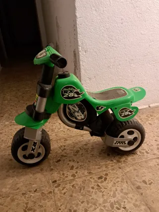 Moto de juguete para niños verde