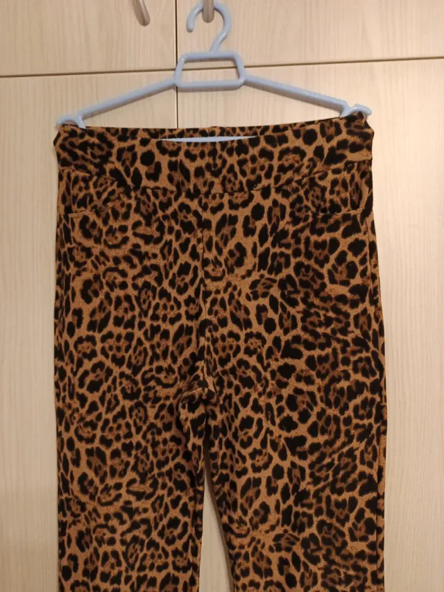 Calças boca de sino com forro de pelo, tamanho M-L