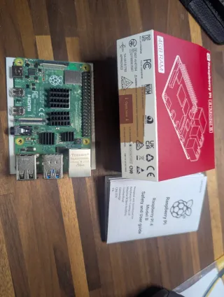 Raspberry Pi 4 4GB e Raspberry Pi 3 display