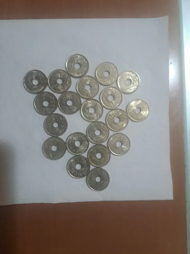 25 Monedas de Pesetas con Agujero