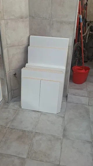 Baldas de madera blancas