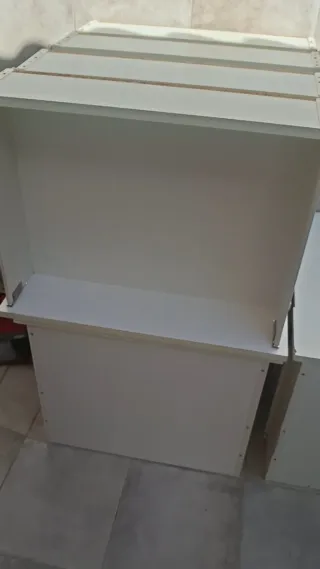 Baldas de madera blancas