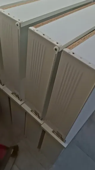 Baldas de madera blancas