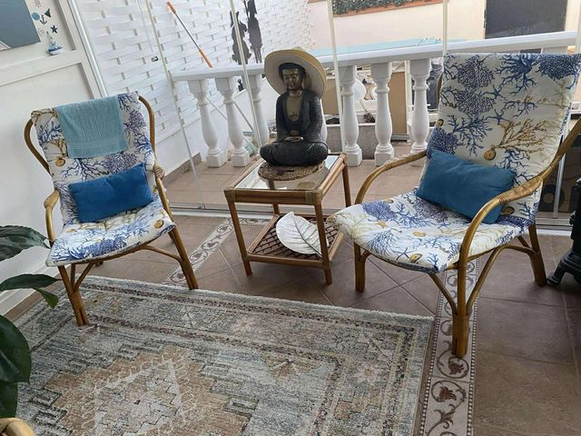 Mesa auxiliar ratán y cristal