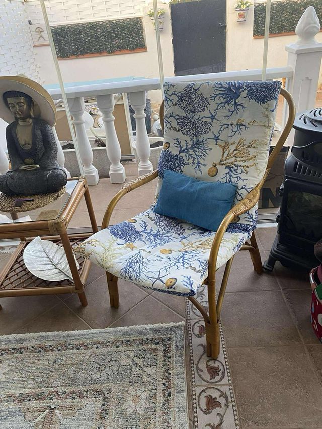 Mesa auxiliar ratán y cristal