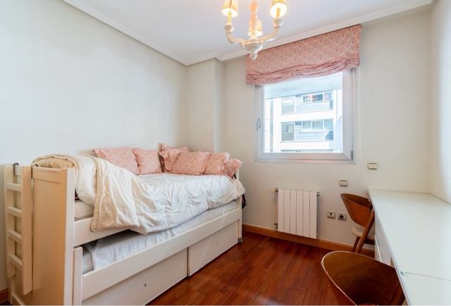 Escritorio doble con cajonera de 3 cajones