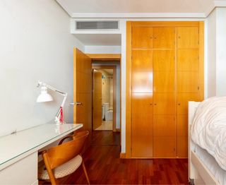 Scrivania doppia con cassettiera a 3 cassetti