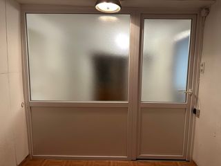 Puerta PVC con cristalera